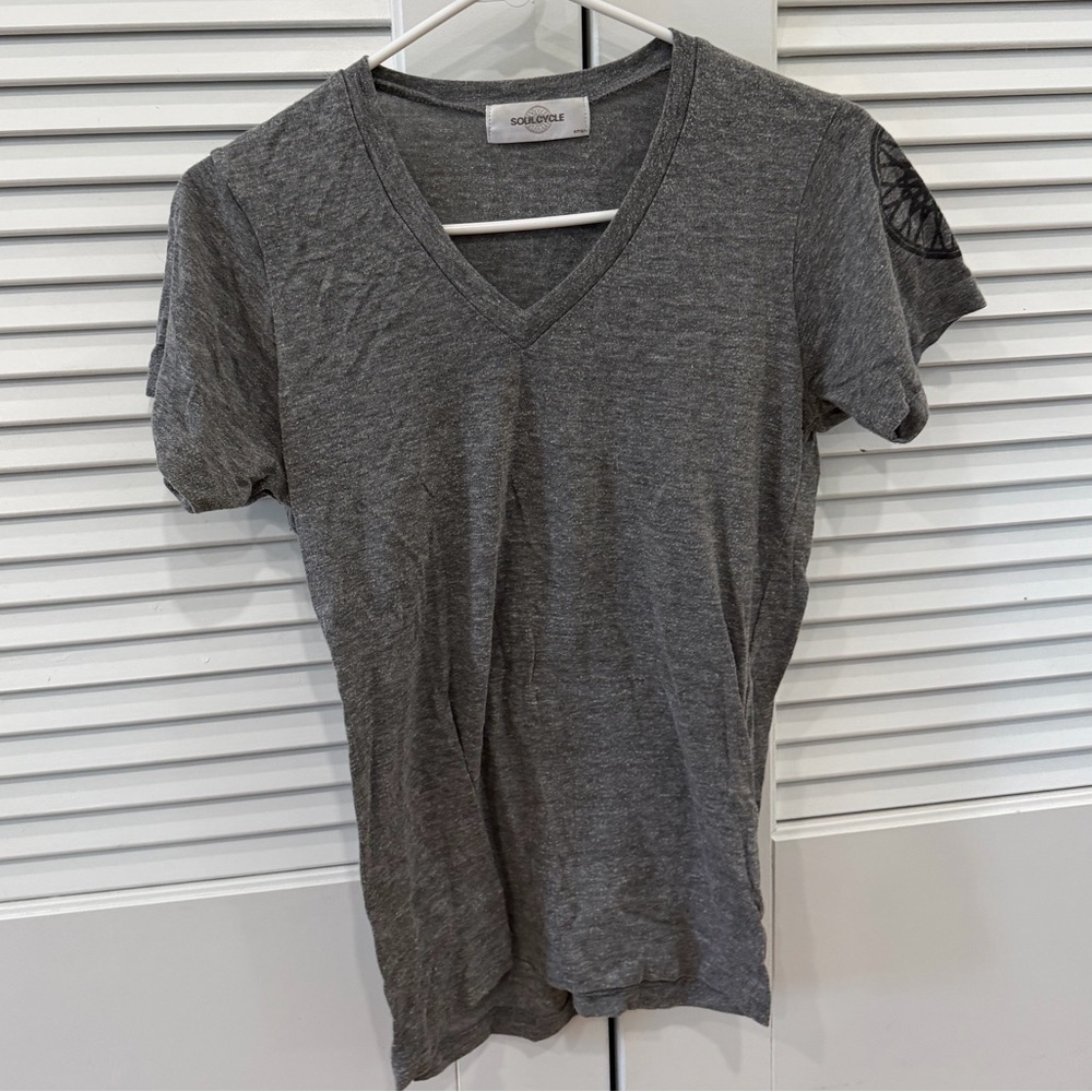 soulcycle Women's Heather Gray V-Neck Short Sleeve Tee size small